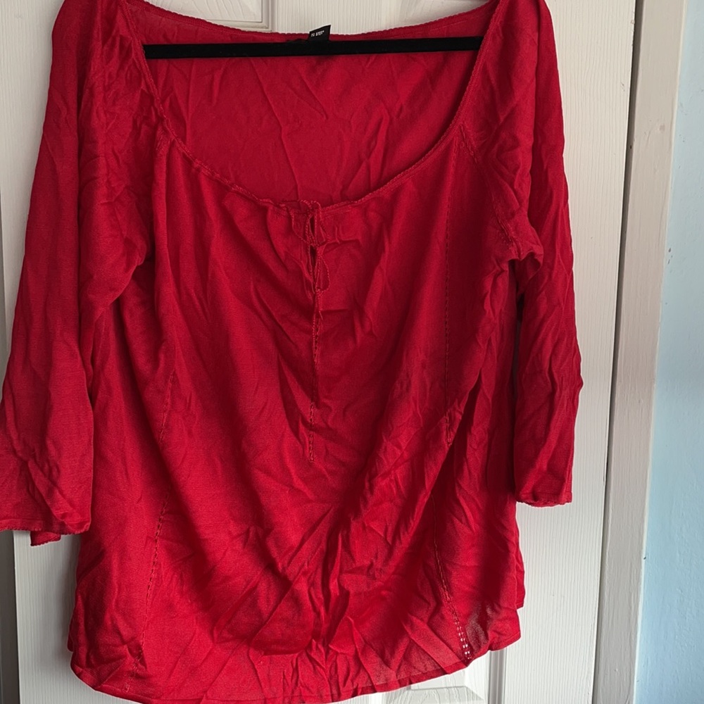 DKNY red, scoop neck, tie front. Eyelet pattern in very good condition. Size 1